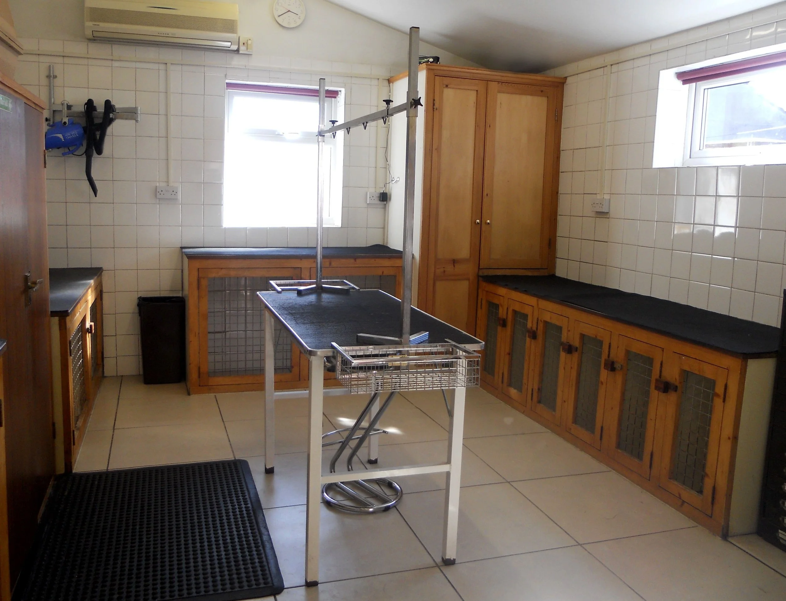 Our fully air-conditioned and tiled Grooming Salon.
