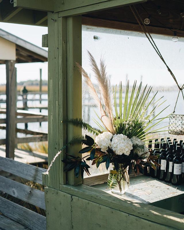 Sunday funday dreams are made of these....We loaded up the car with florals and fronds, hit 3 states in 3 hours, and made it to the inaugural @charlestonoystersocial with @eattheordinary @eatatfig&rsquo;s @jenniridall @mikelata- plus all the best che