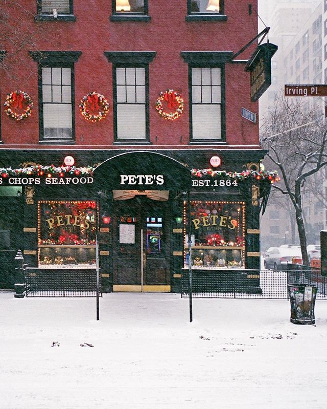 Missing Irving Place
.
.
.
.
#Nikon35Ti #35mm #portra400 #film #filmphotography #filmisnotdead #film #analogphotography #ishootfilm #grainisgood #filmcamera #travel #photography #vertical #nyc #newyorkcity #streetsofnyc