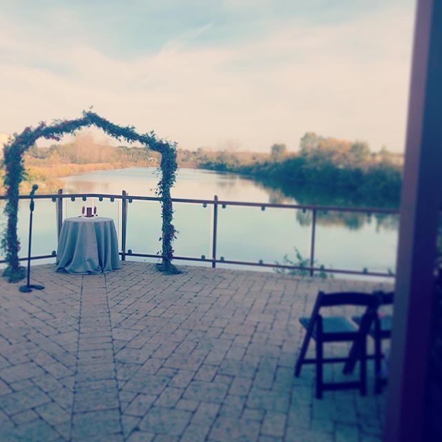 Hard to believe this is the back patio of a brewery. What a great wedding venue! 
#Weddings #Bagpipes #TheOnionPubAndBrewery #LakeBarrington #PipeLife
