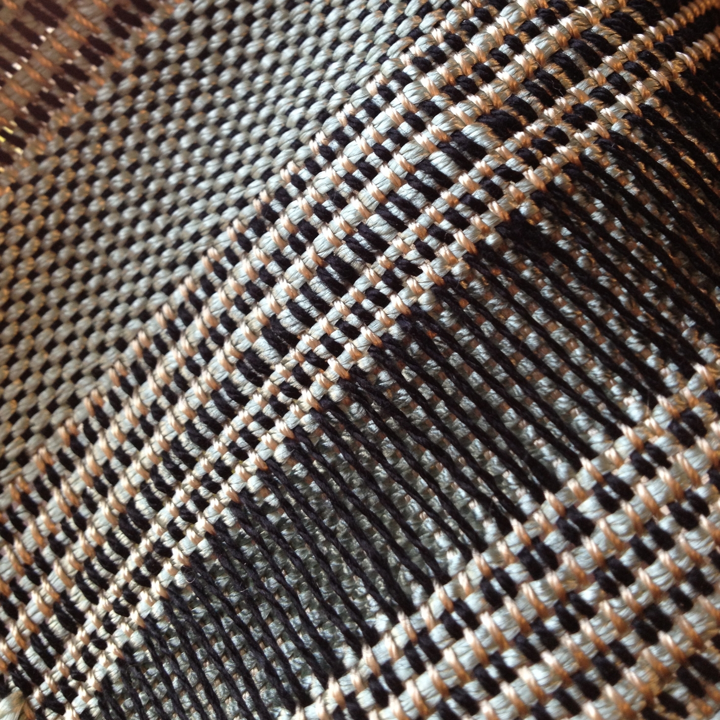  Hand woven: flying warp strings&nbsp; 