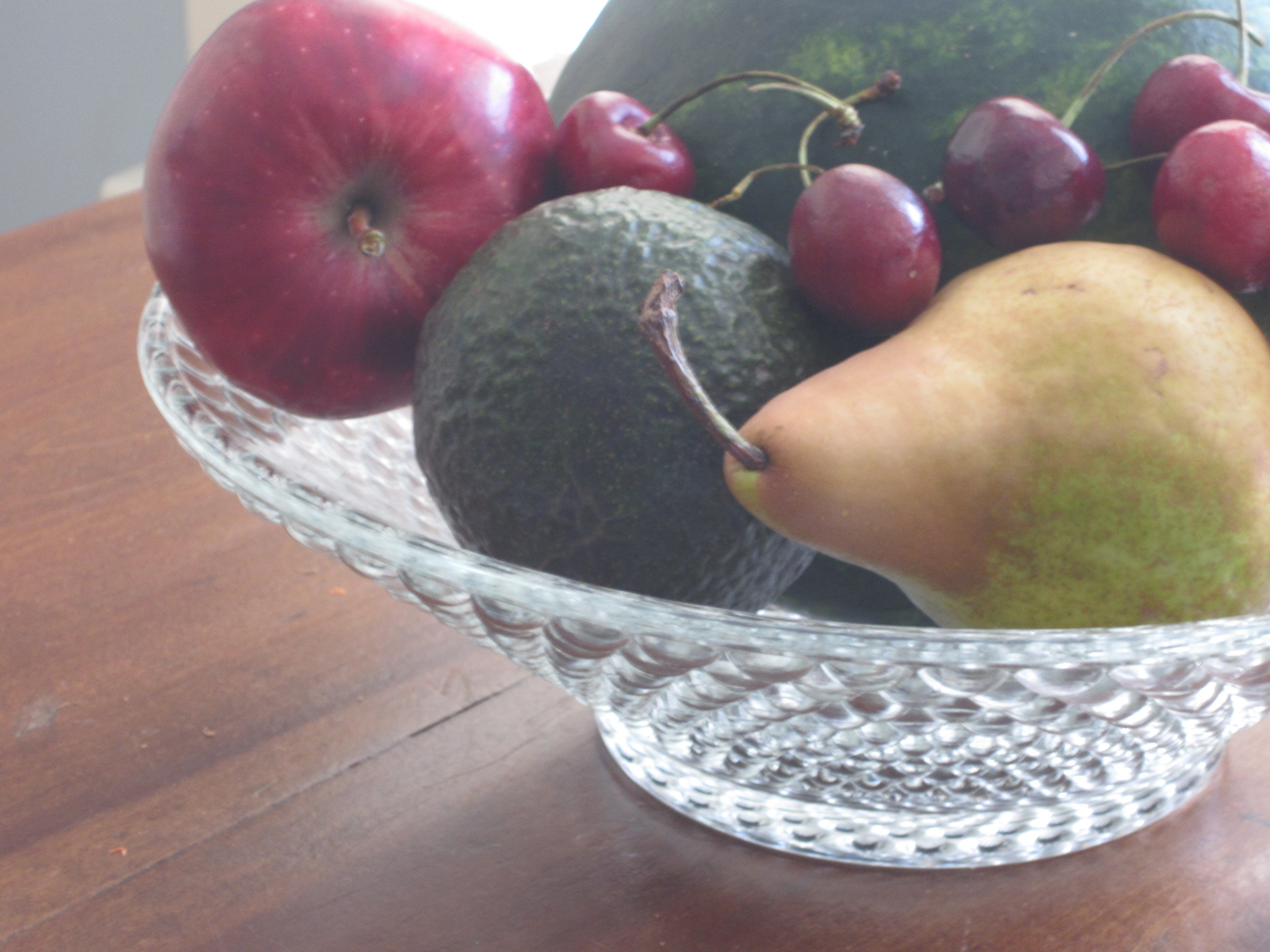 Can adding glucose to these high-fructose fruits make it easier for people with fructose malabsorption to tolerate them?