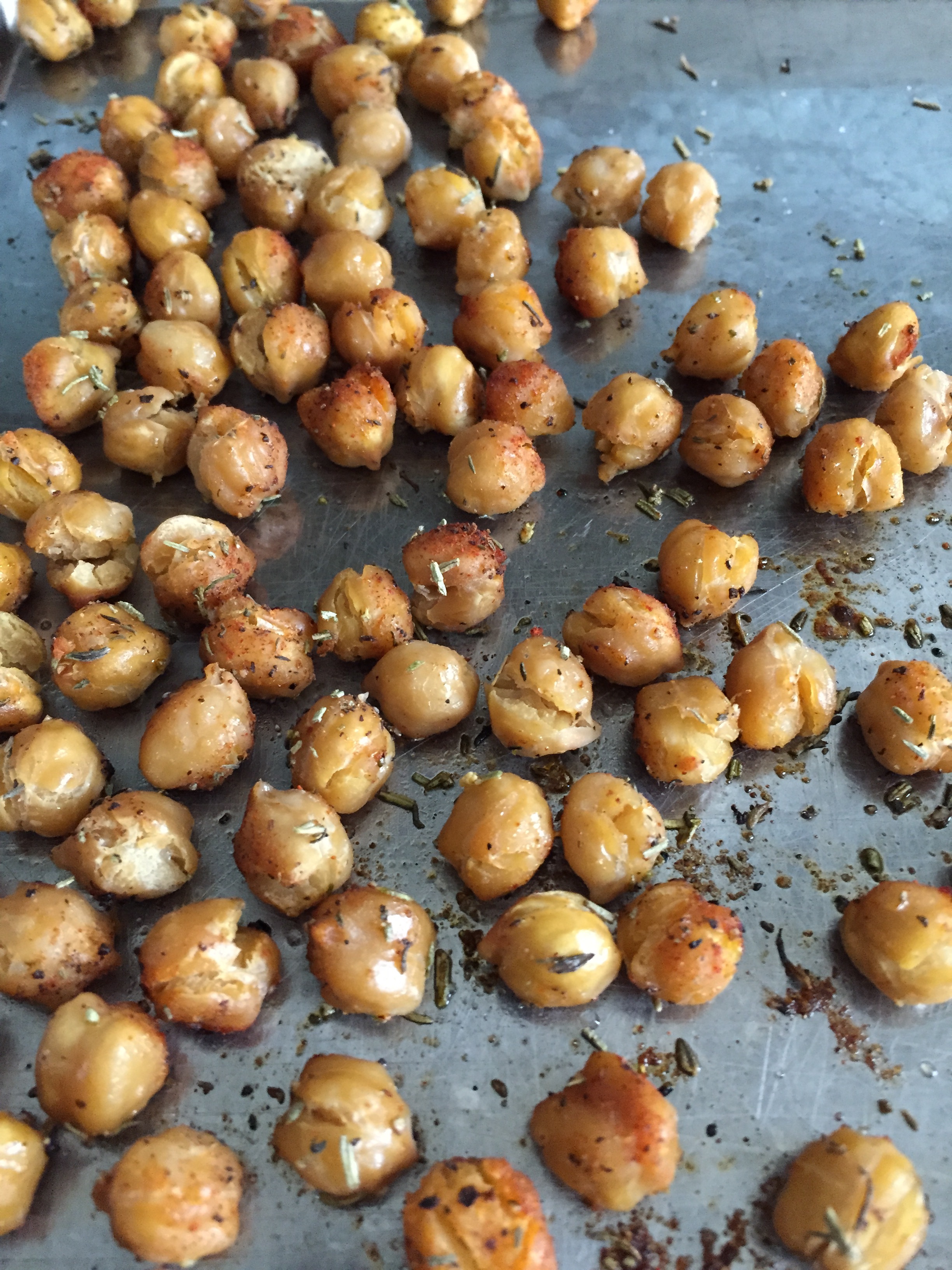 Looking for a salty, chewy, high-fiber, low-FODMAP snack? Try these roasted chick peas.