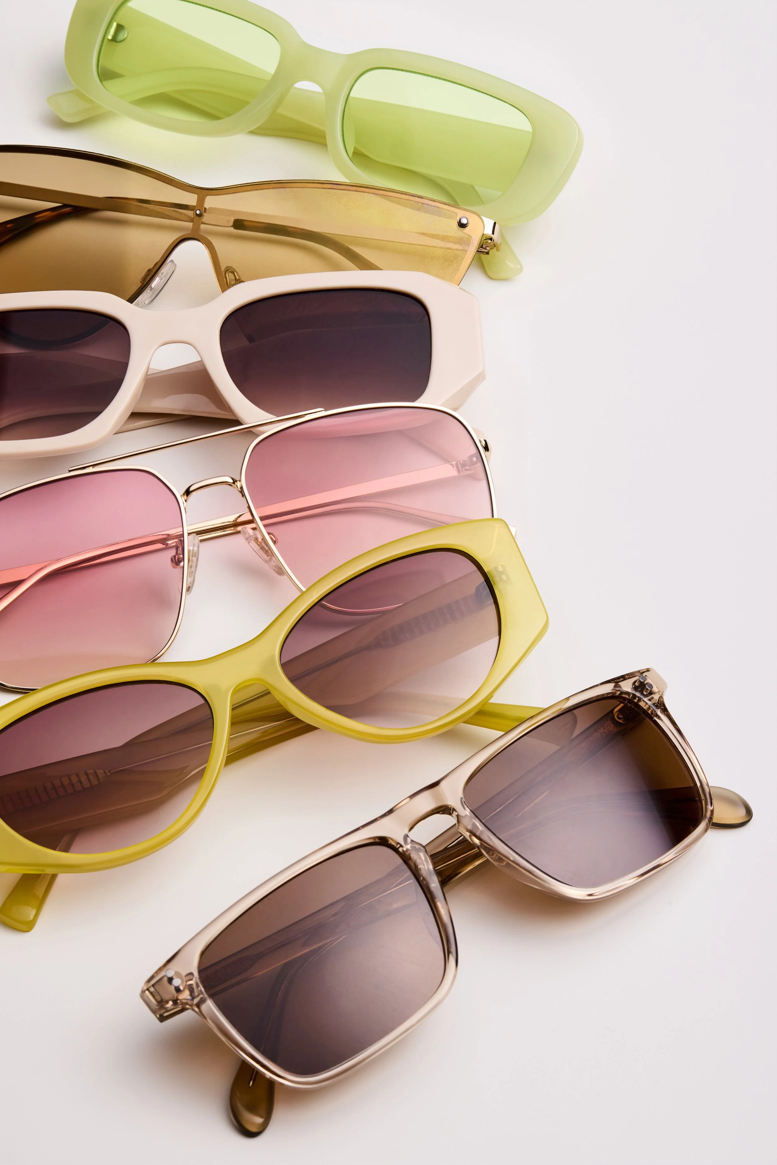 2474950_JAN_TJ_AK_SUNGLASSES_17785-R.jpg