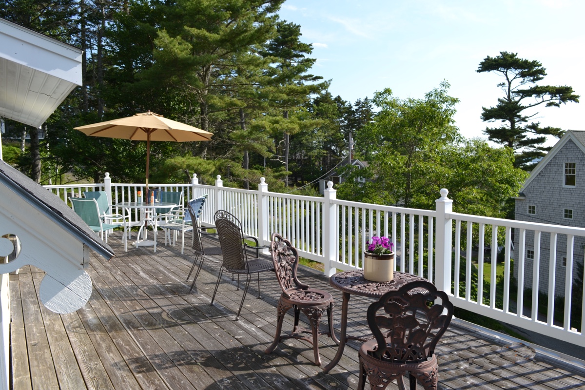 DECK2.jpg