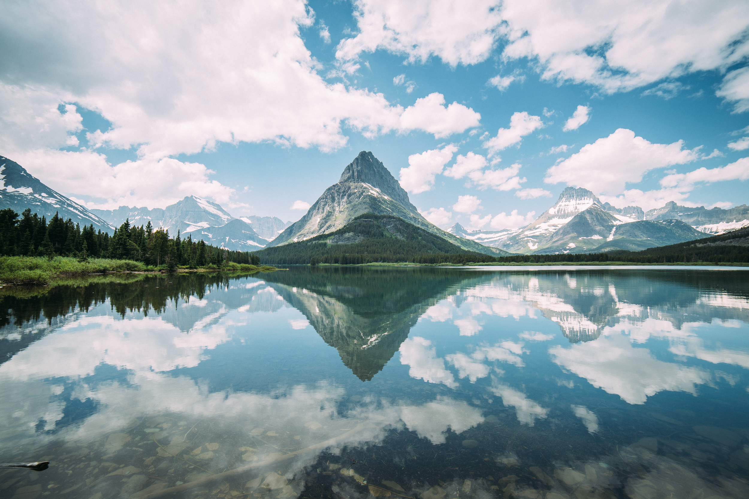 В горах станут воды. Глейшер (национальный парк, Канада). Отражение гор в воде. Горы и вода. Горы отражение в воде.