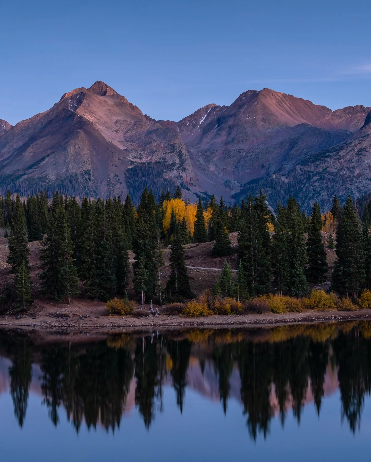 WHO IS READY to disappear this weekend? Before all the chaos do yourself a favor and go find a slice of peace. Even better, skip the chaos and stay longer.

#wearestillwild #funhogging #colorado #thanksgiving2025