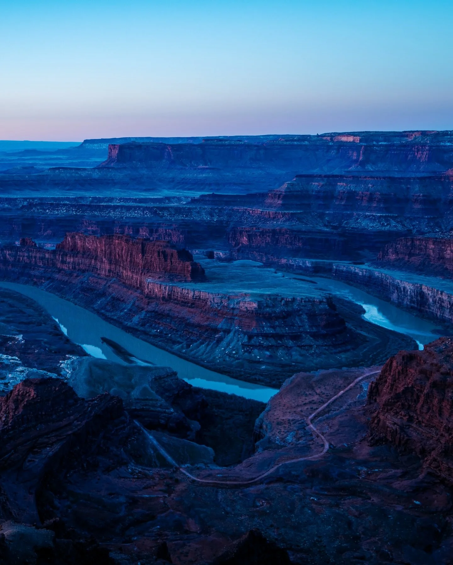 WINTER in Utah&rsquo;s deserts asks for something in return&mdash;endure the cold, and you&rsquo;re granted silence, emptiness, and color that feels unreal. The red and orange cliffs push through fresh snow and dawn frost like they&rsquo;re rising fr
