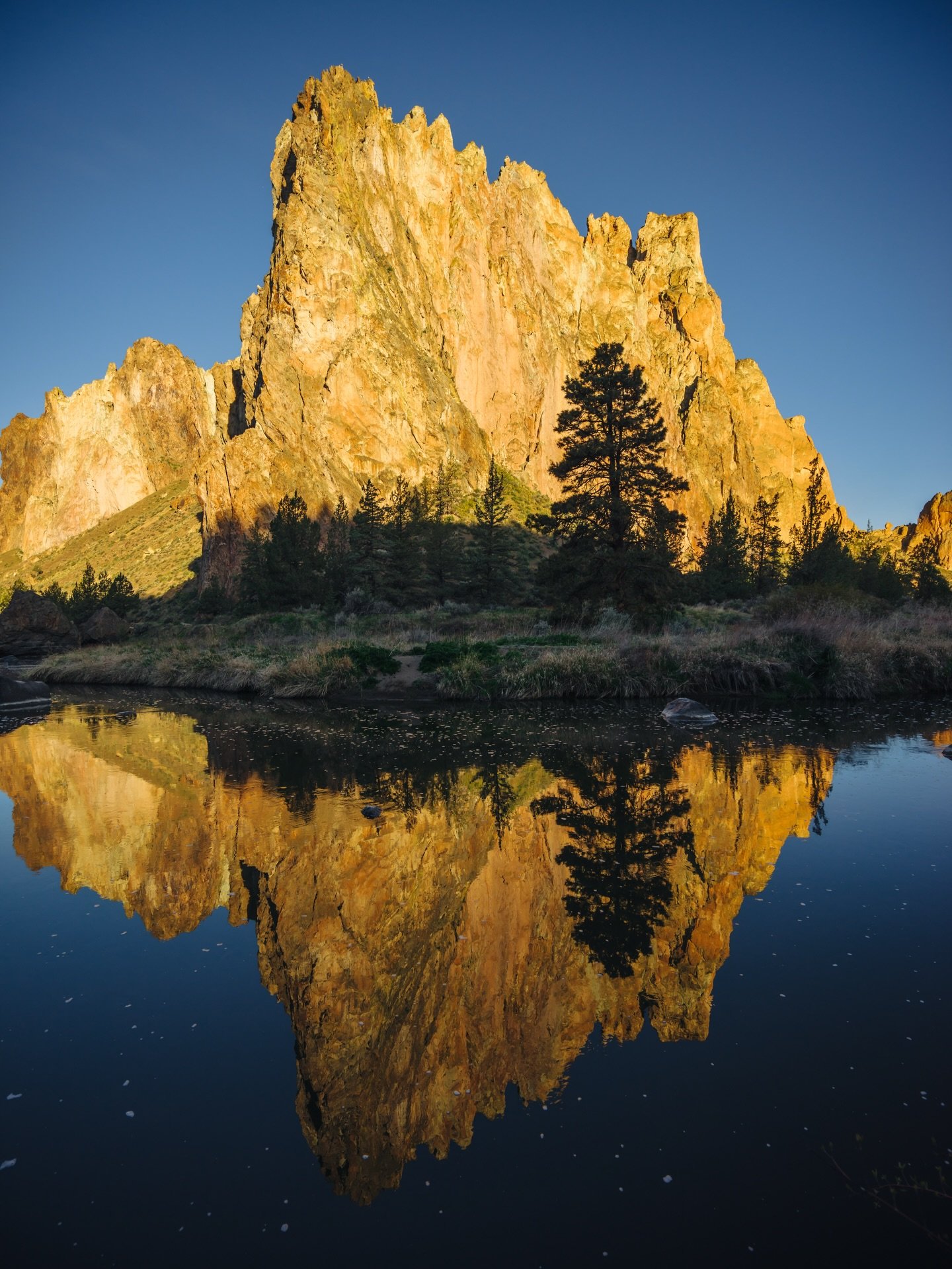 THE KIND of mornings you wake early for. Most my time spent at Smith Rock typically lasts from shooting sunset, stars, then sunrise. There are a million angles here. Don&rsquo;t forget the power of experience over material things this holiday. Choose