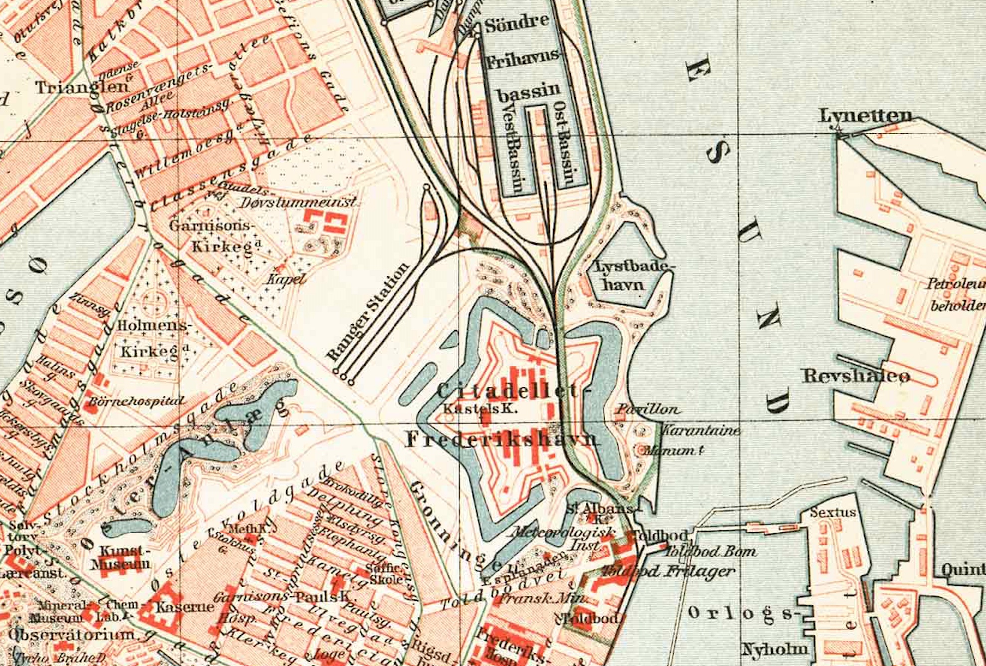 Map showing the Free Port and the railway from the main harbour that cut across the east side of the Kastellet. Note, when this map was produced, Østerport was a terminal for the railway from the north. It was only in 1917 that a series of cuts and tunnels were constructed so that trains could continue through to the central station.
