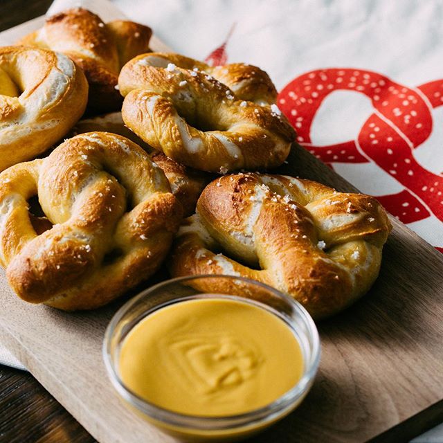 You know you twist so fine 🥨
...
Homemade soft pretzels &amp; @coreandrind cashew cheesy sauce were the perfect snack for an afternoon of puzzles.