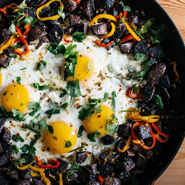 A fully color-balanced breakfast, ☀️side up.