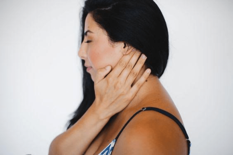 Woman resting a hand on a tight neck