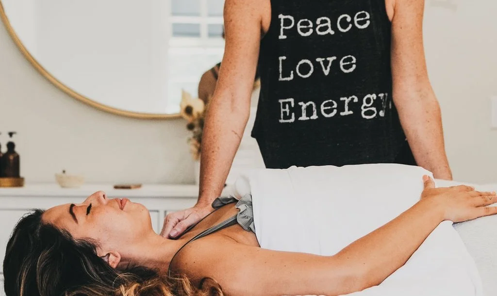 Balancing Chakras with Reiki: Techniques for Emotional and Physical Wellness