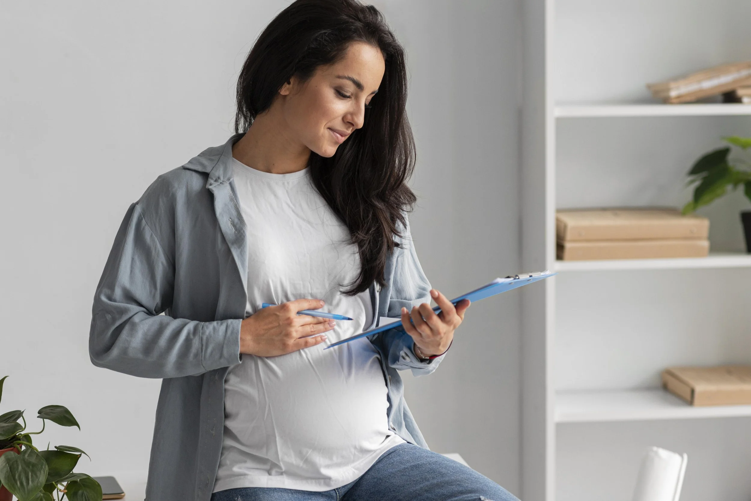 Stress Reduction Techniques for Expectant Mothers: A Holistic Healthcare Guide