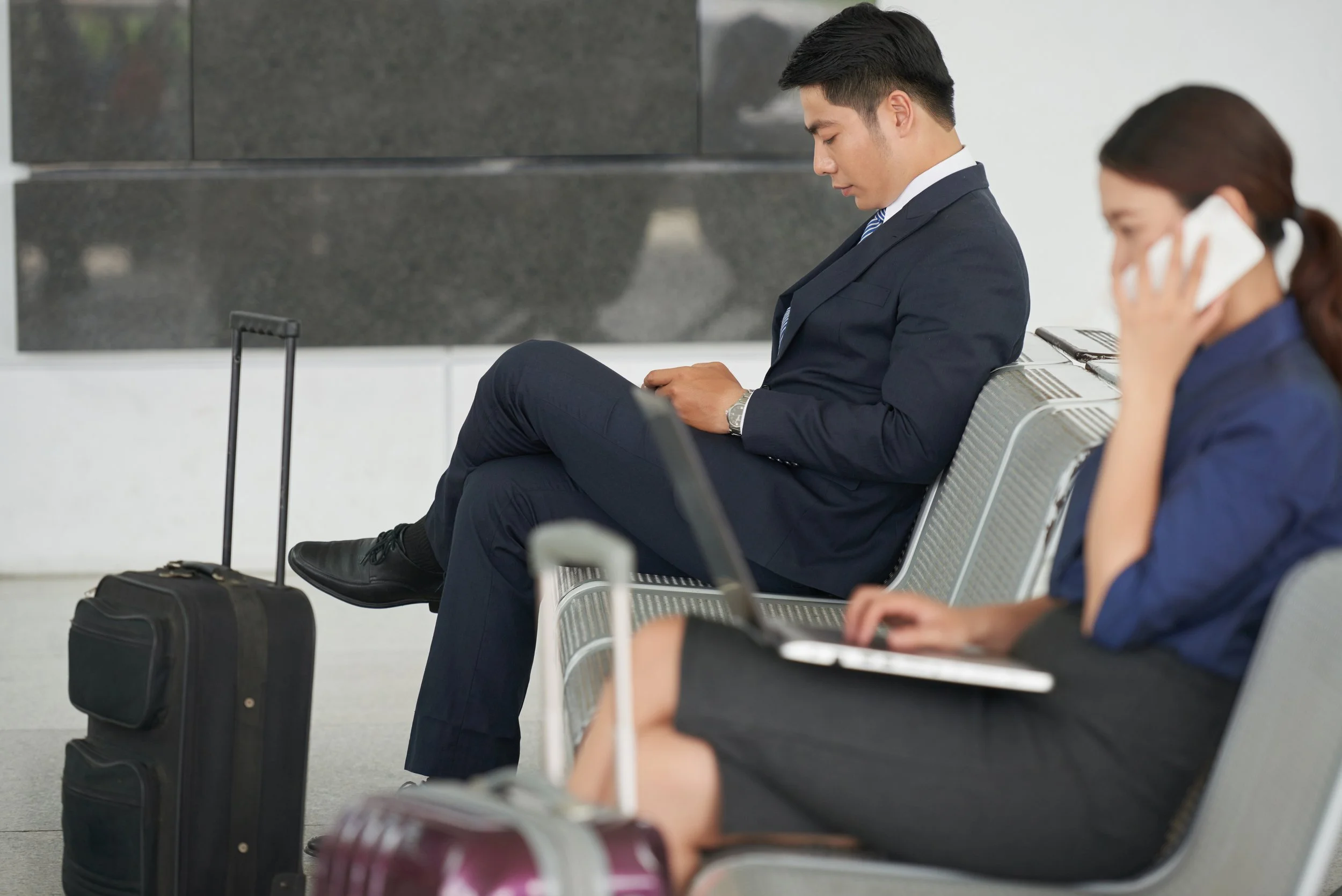 ​Flight Fatigue and Jet Lag: A Wellness Guide for Frequent Travelers and Pilots