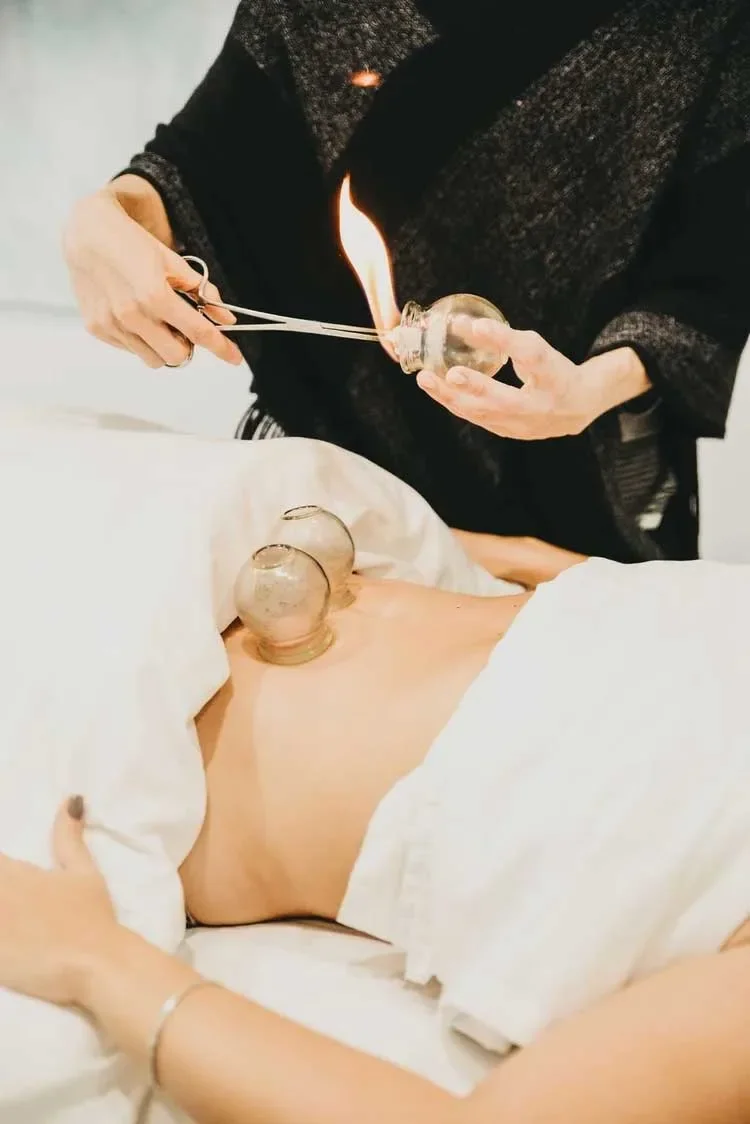 Warm cups placed on the abdomen