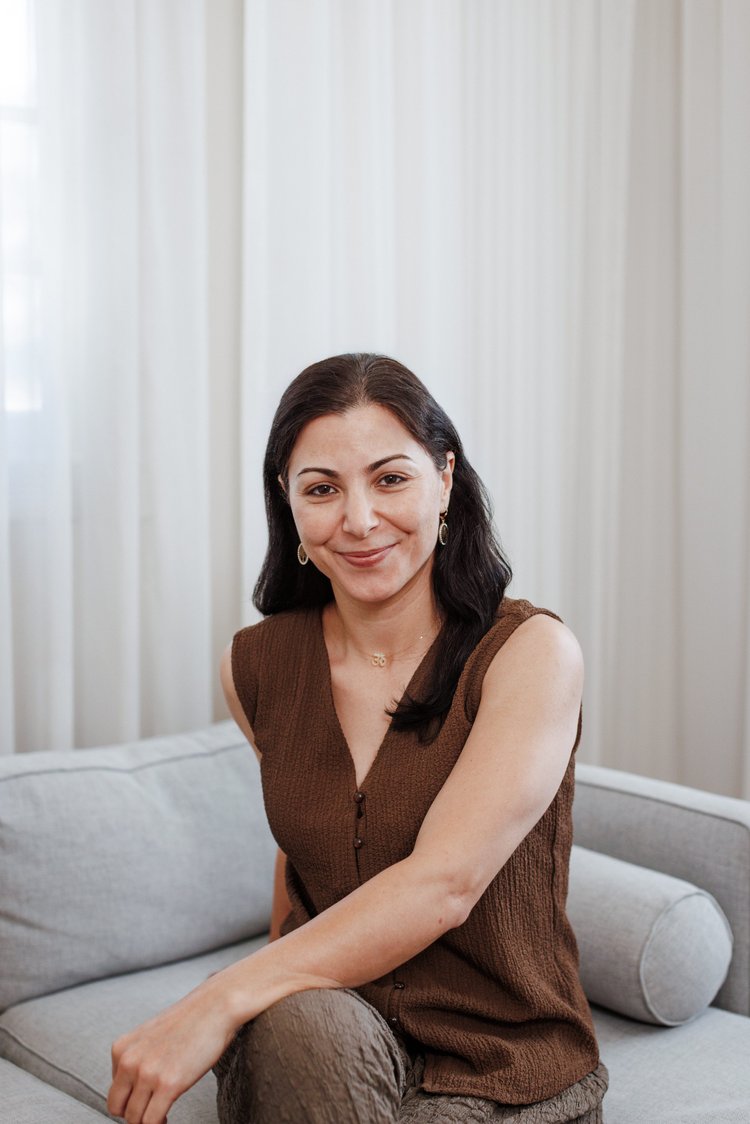 Sheava, MA, LMFT, CH, Licensed marriage and family therapist, certified hypnotherapist, Saffron & Sage