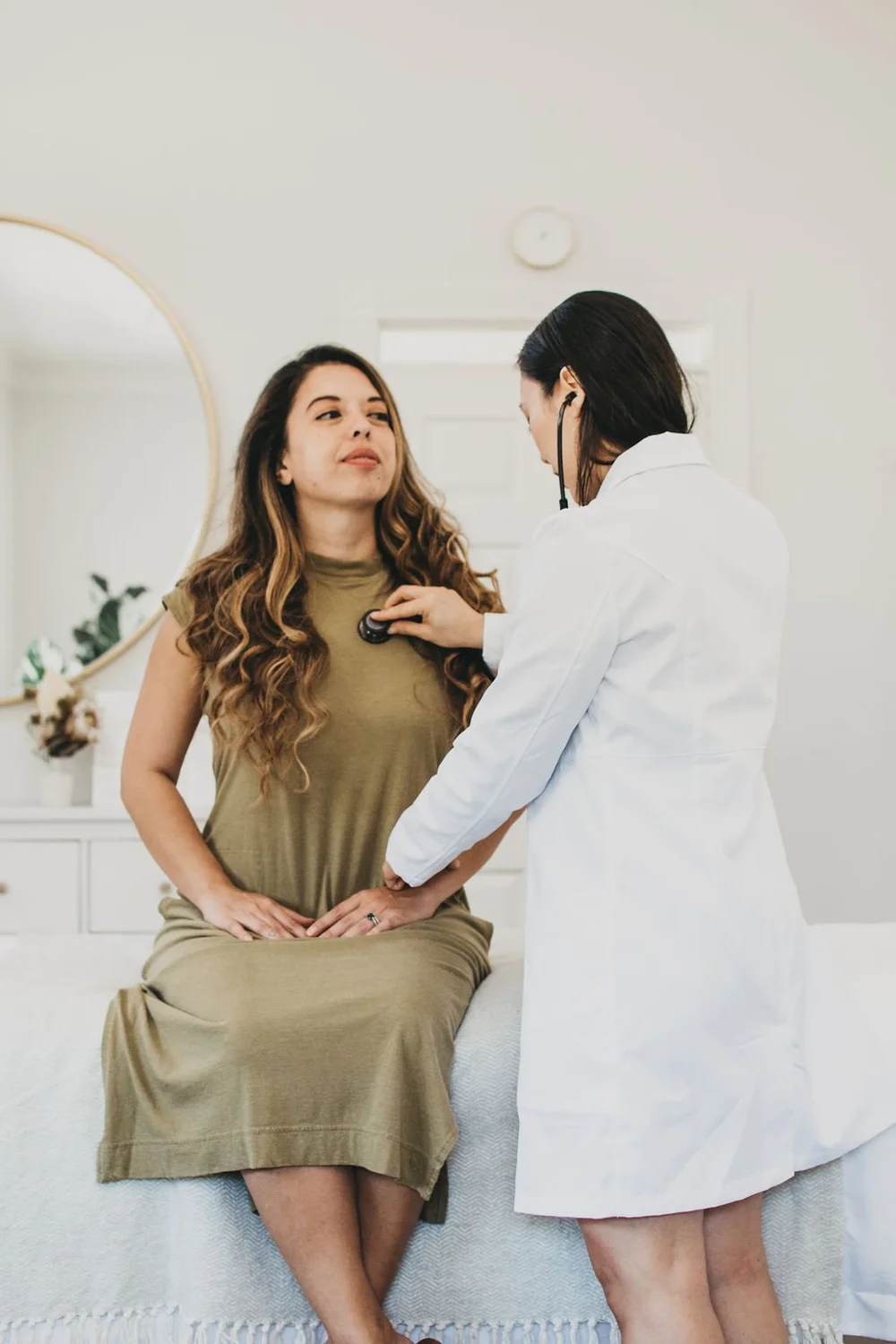 Practitioner reviewing results with a client at Saffron & Sage