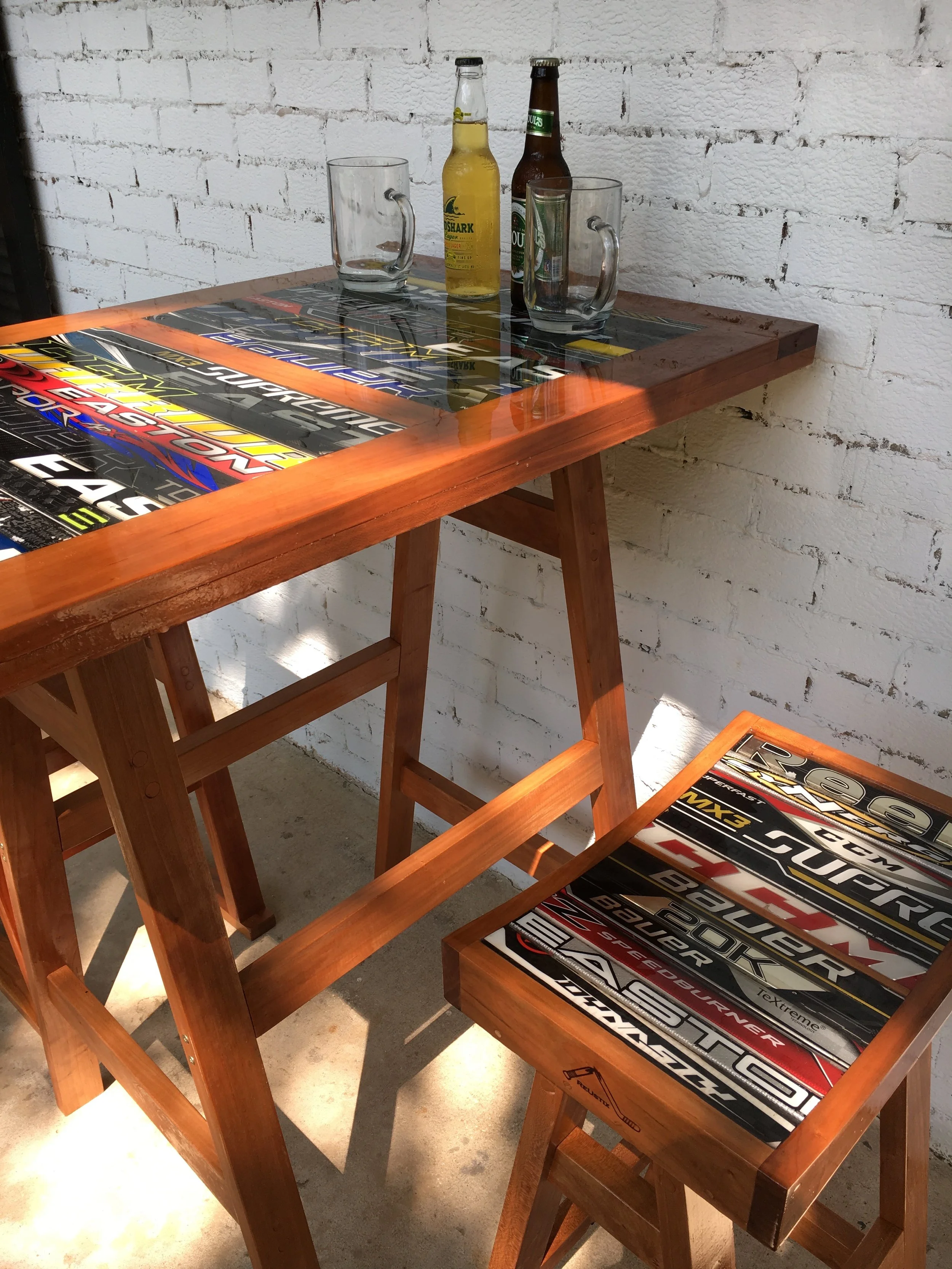 wood side view with drinks[275253].jpg