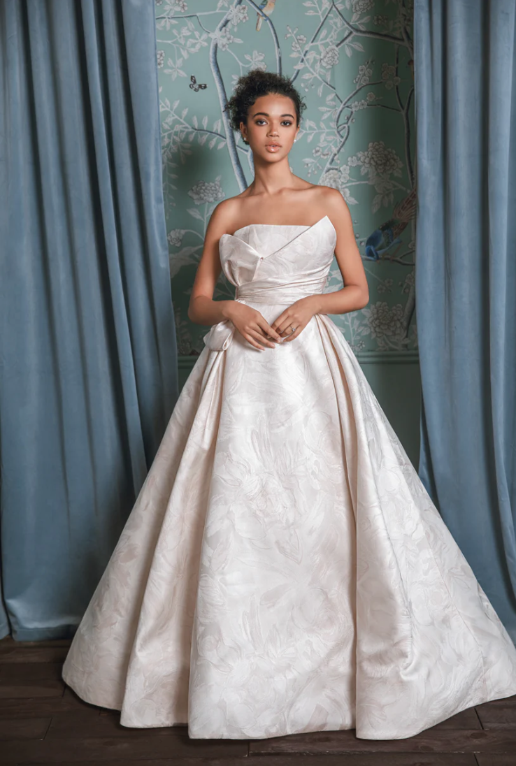 Anne Barge Spring 2018 Wedding Dresses — New York Bridal Fashion Week  Runway Show | Wedding Inspirasi