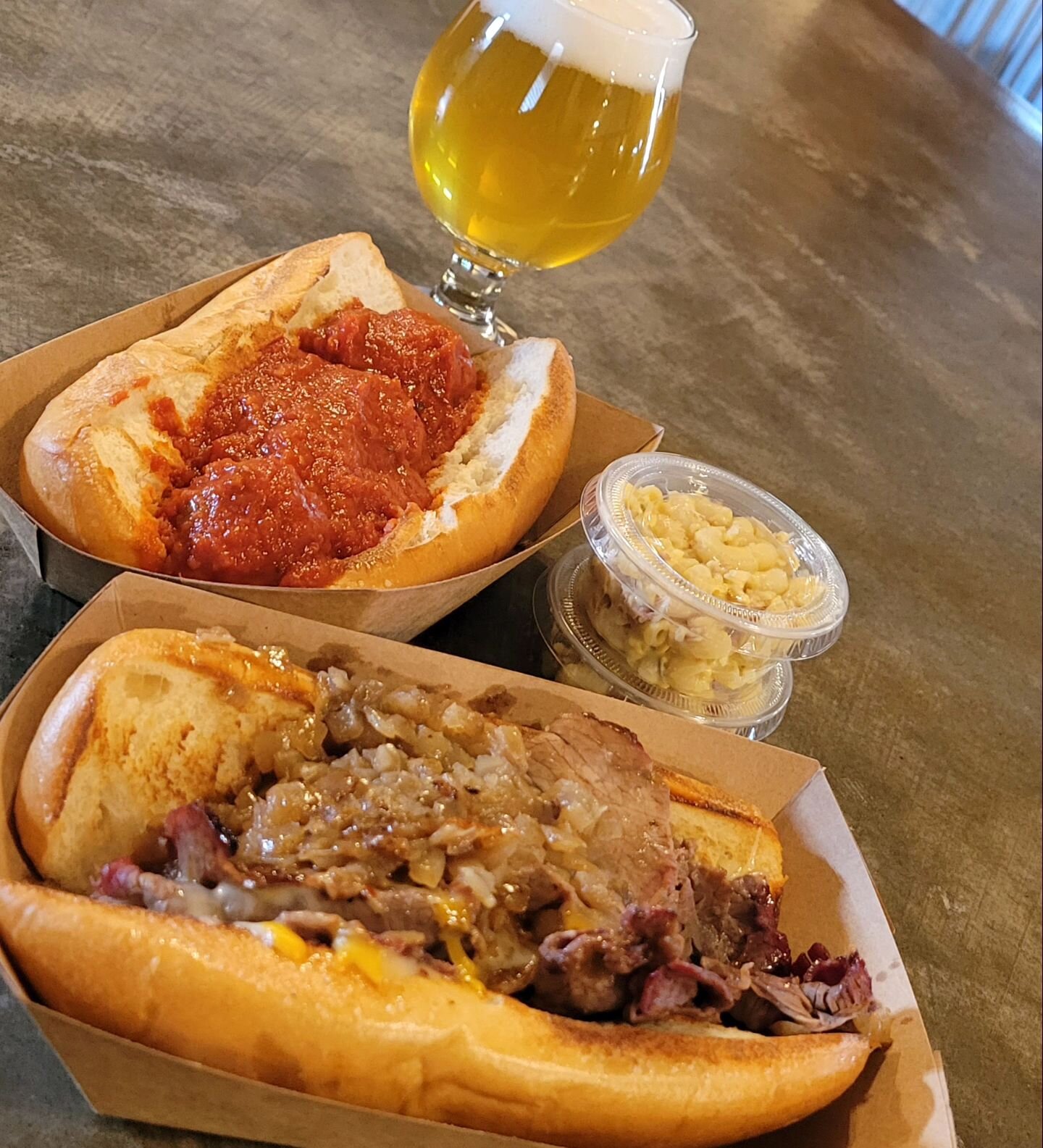 Beer, sandwiches, and sun after a full day of gardening sounds pretty great!

Come relax in The Courtyard today 12-6pm and grab a Duck Dry Lager with a Roast Beef Sandwich from Farmer's Pantry.

See you soon!

#rushingduck #duckin #spring #beanhead #