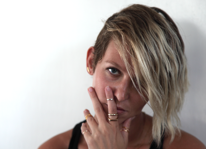 Midi Me This: How To Style First Knuckle Rings