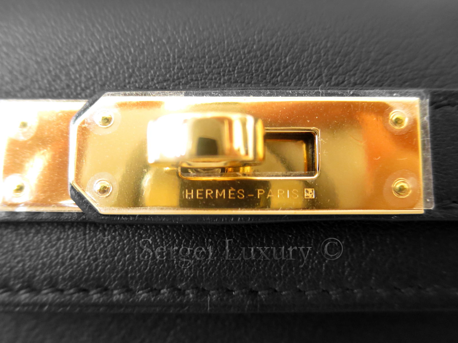 Hermes black box kelly cut gold hardware – LuxuryPromise