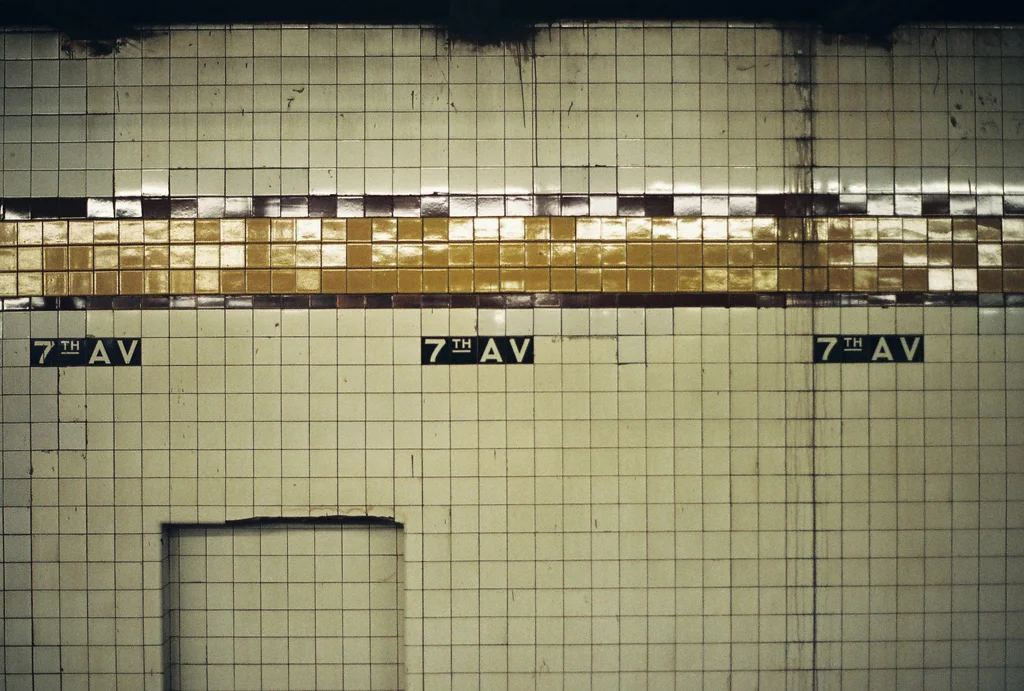 R1-01932-010A