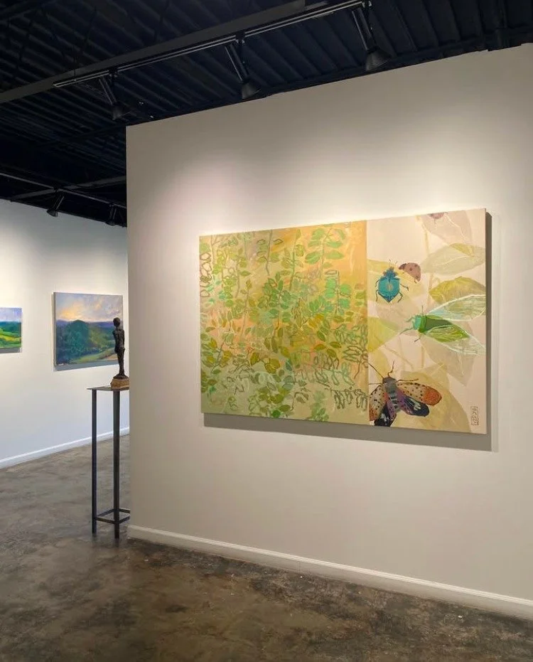wall + light + art = ✨

&quot;All Good Bugs&quot; @anneirwinfineart 
48 x 72 inches, acrylic on canvas, 2024
Sold