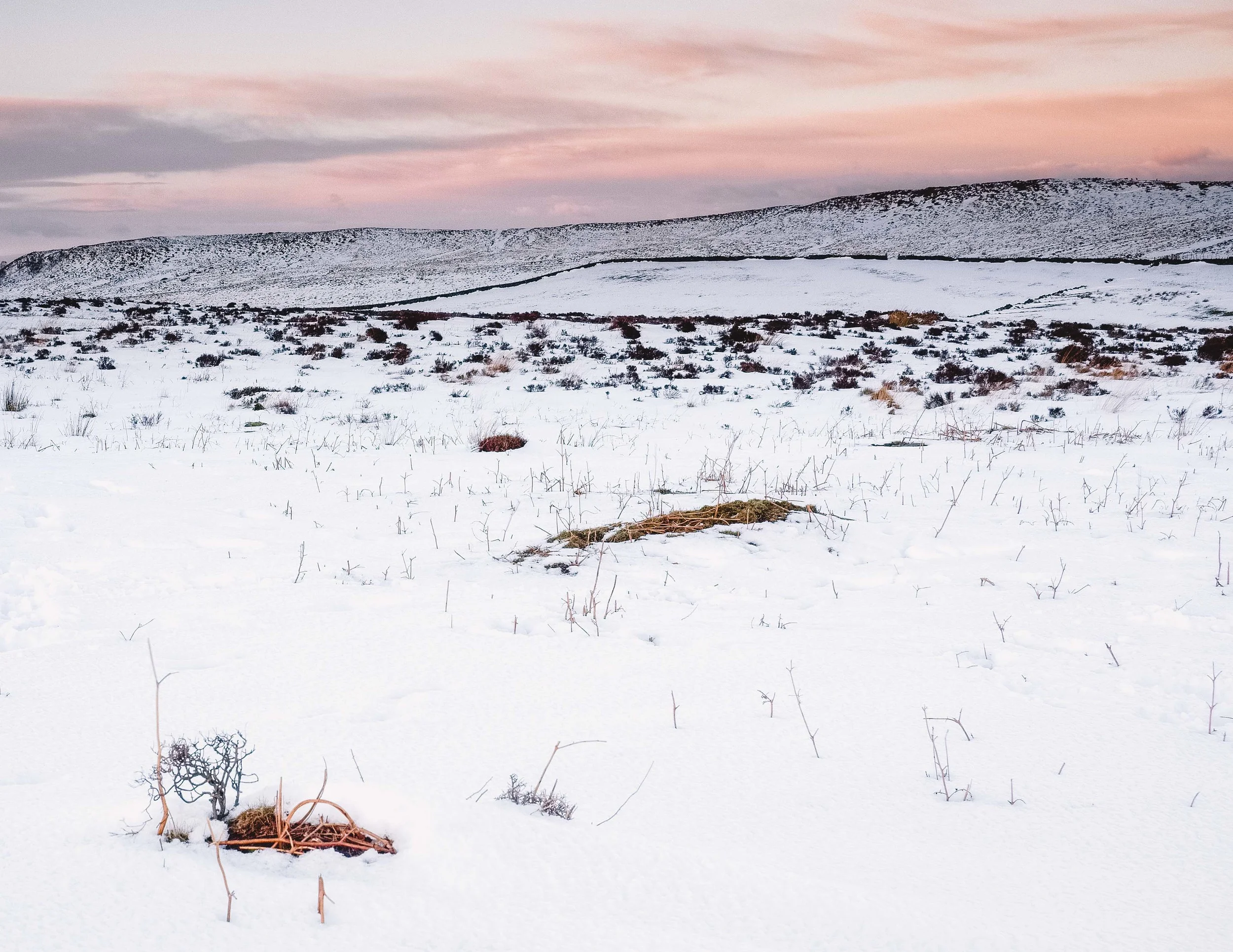 Curbar Edge in the Snow at Sunset. Fujifilm X-T1 + 18-135mm @ 29.3mm. f/11. 1/8. ISO 250