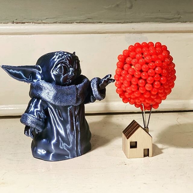 A great shot of our Balloon Pin Heart with Baby Yoda courtesy of @2whlterror 👌🏼