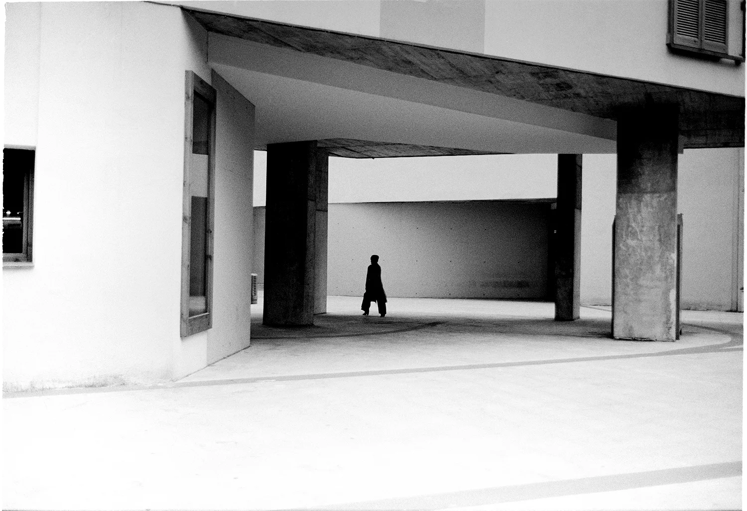 101212_womanpilars.jpg