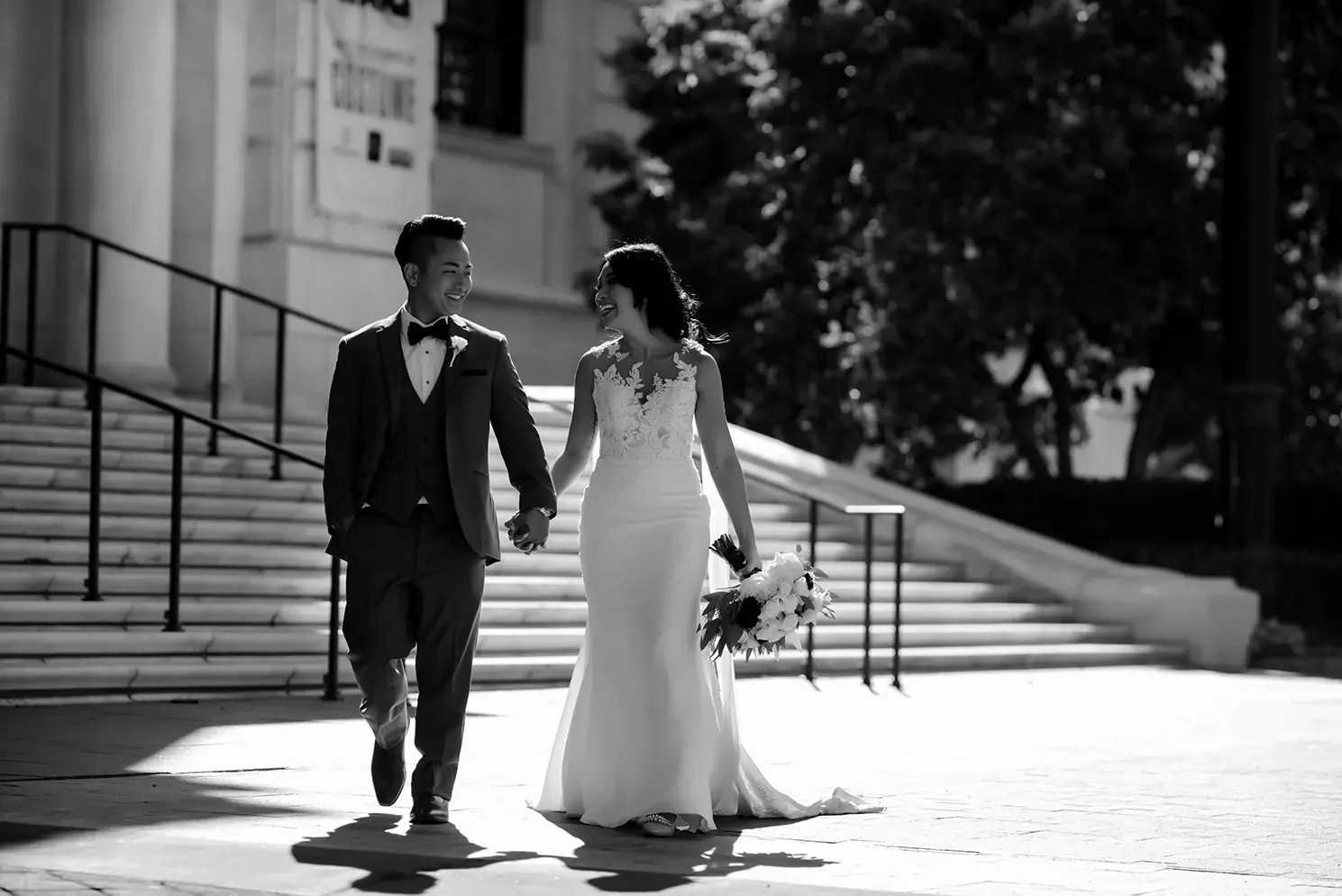 Couple walking together in front of the Detroit Institute of Arts, captured in timeless Detroit wedding photogr'po'oaphy.webp