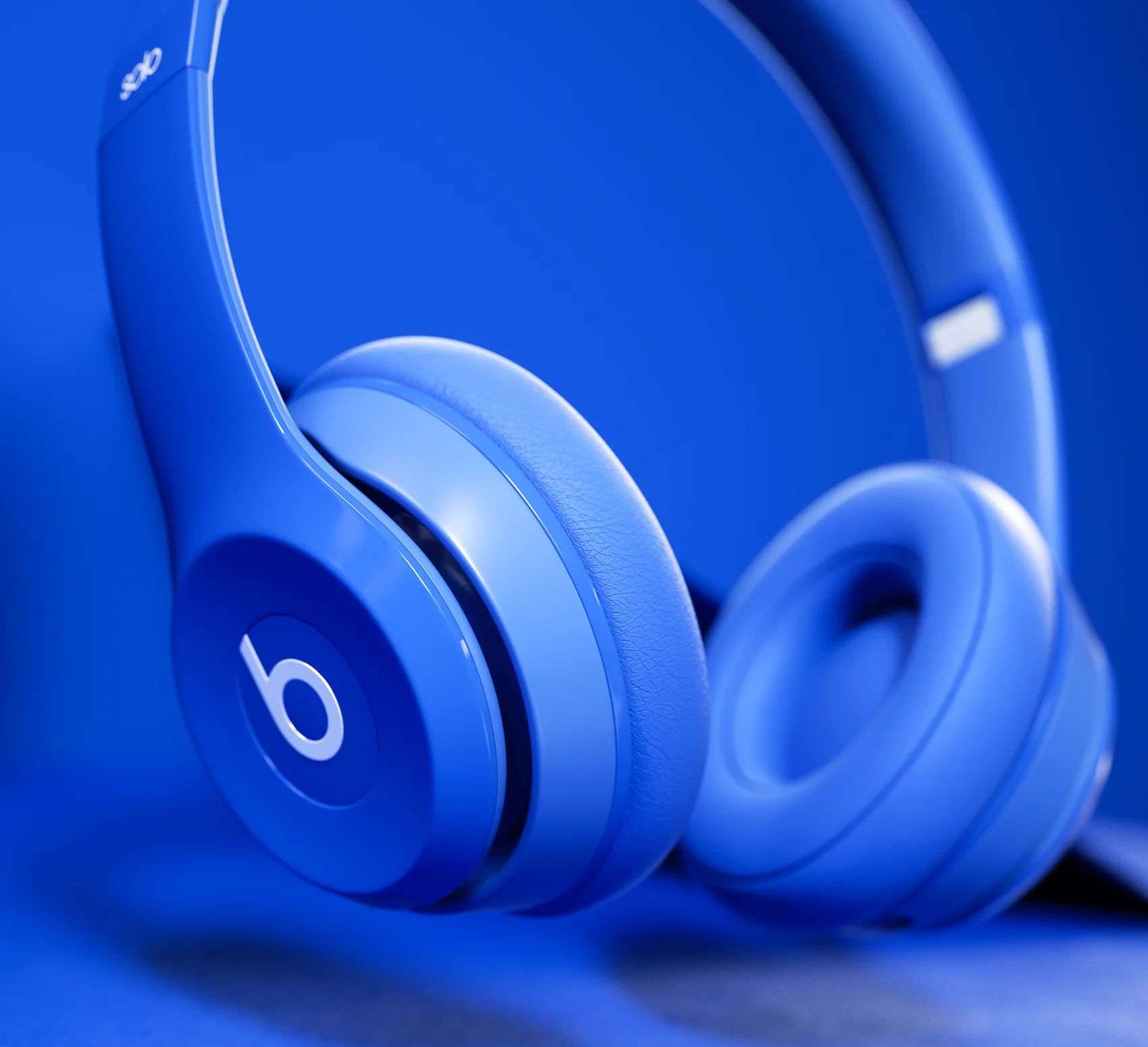 BeatsByDre_Scene_Blue_02.jpg