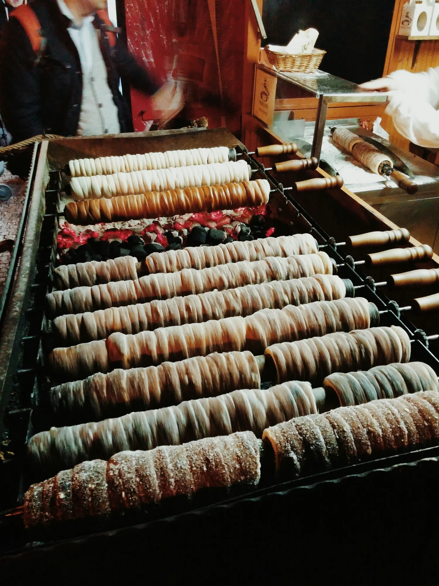 {Trdeln í k spinning 'round and 'round.}
