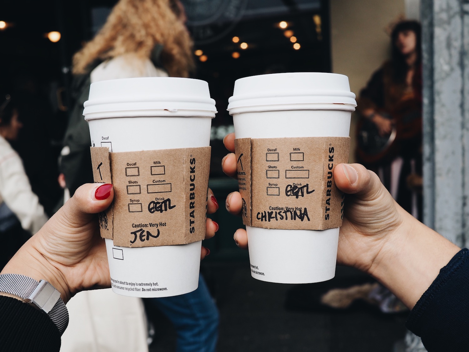 2 Earl Grey lattes, please.