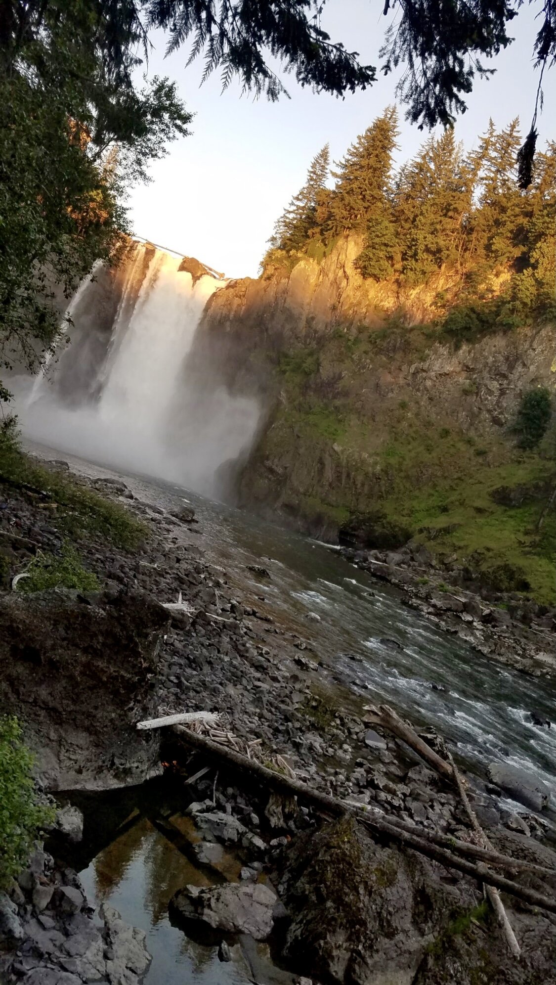 Snoqualmie Falls / Melanie Boling, Extreme Environments Behavioural Ecologist, Peer Wild