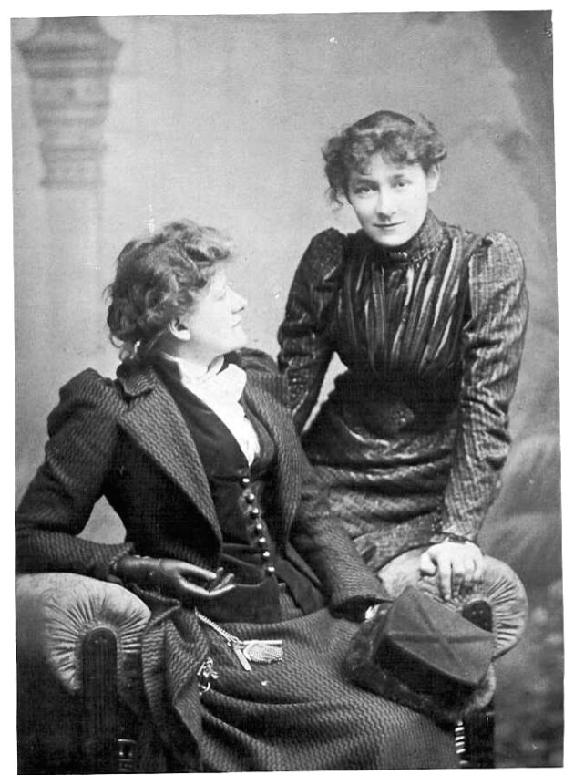  Mother and daughter. 