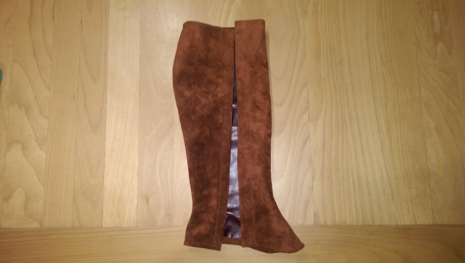Completed sewing the left gaiter