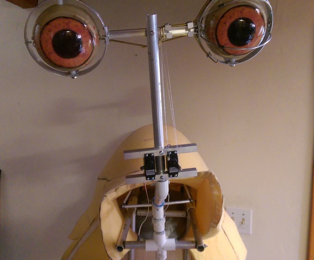 Ithorian head with the left eye blink mechanism installed.