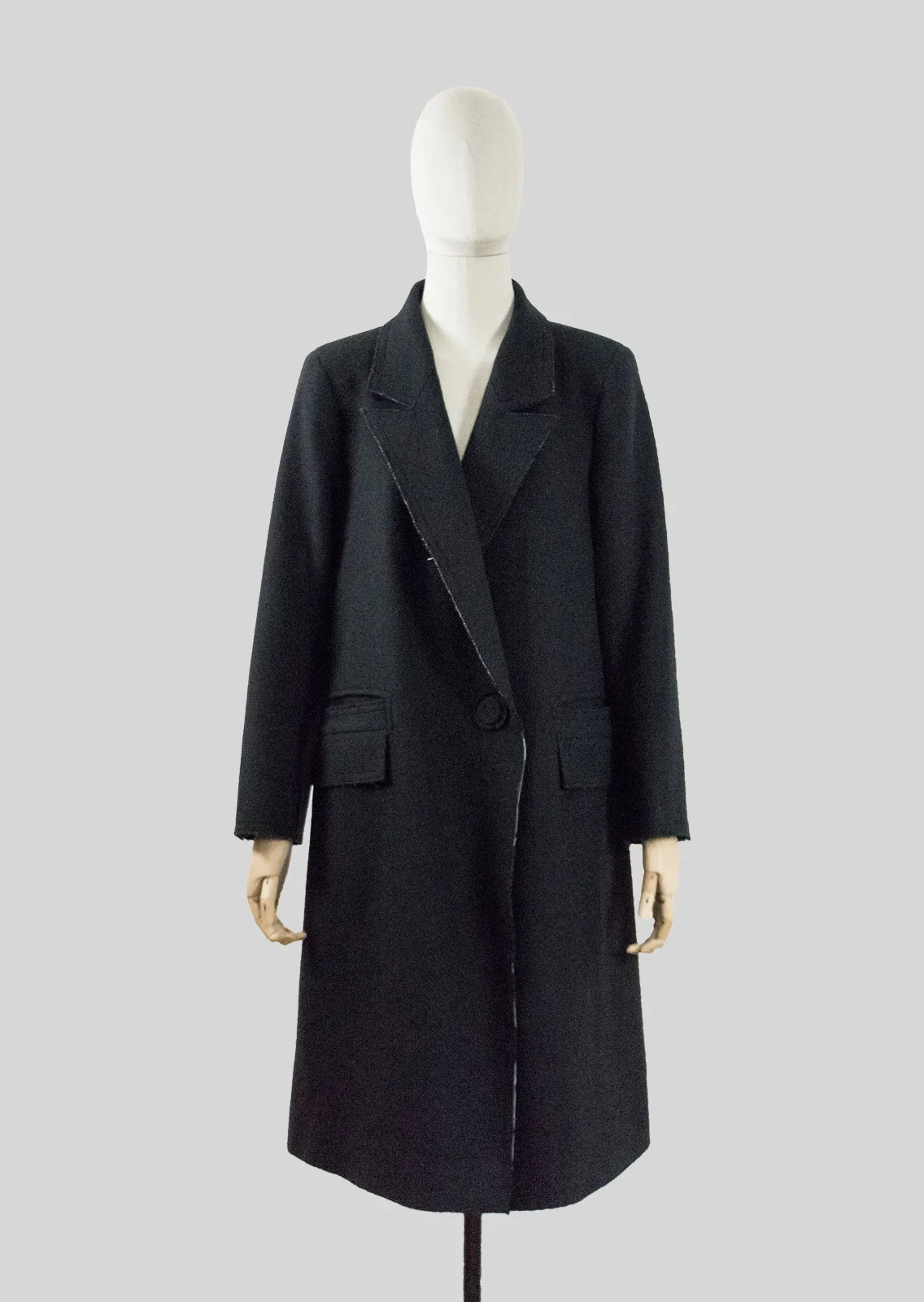 Abrigo-negro-front-web.jpg