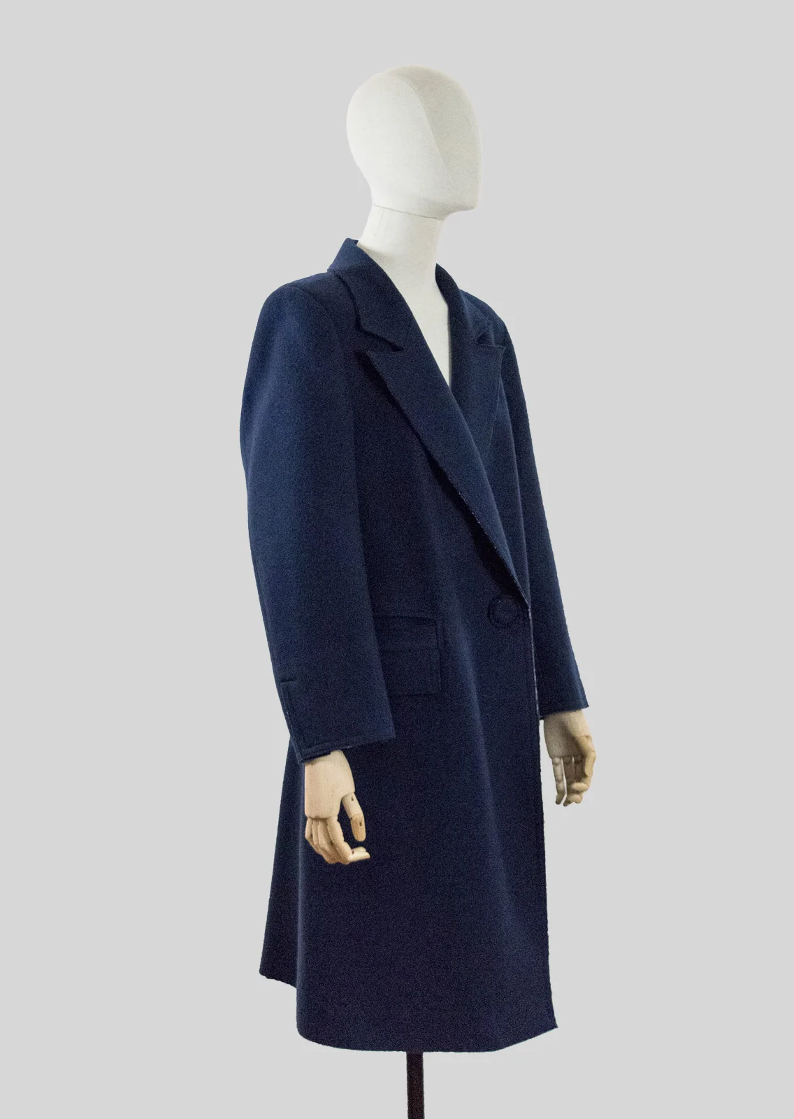 Abrigo-azul-side-web.jpg