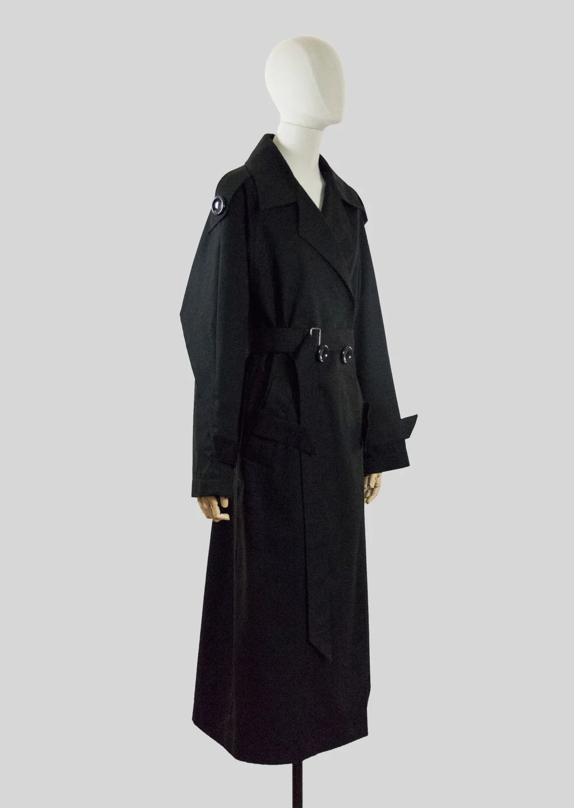 Gabardina-negra-side-web.jpg