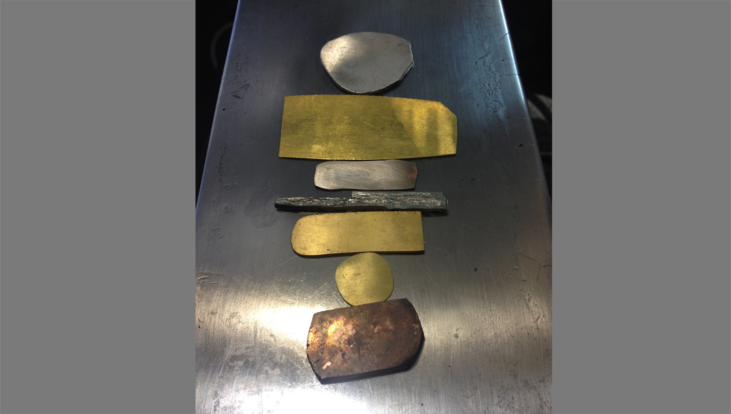 Platinum silver, pure gold, dark white gold, platinum, 22 karat gold, green gold and Shakudo