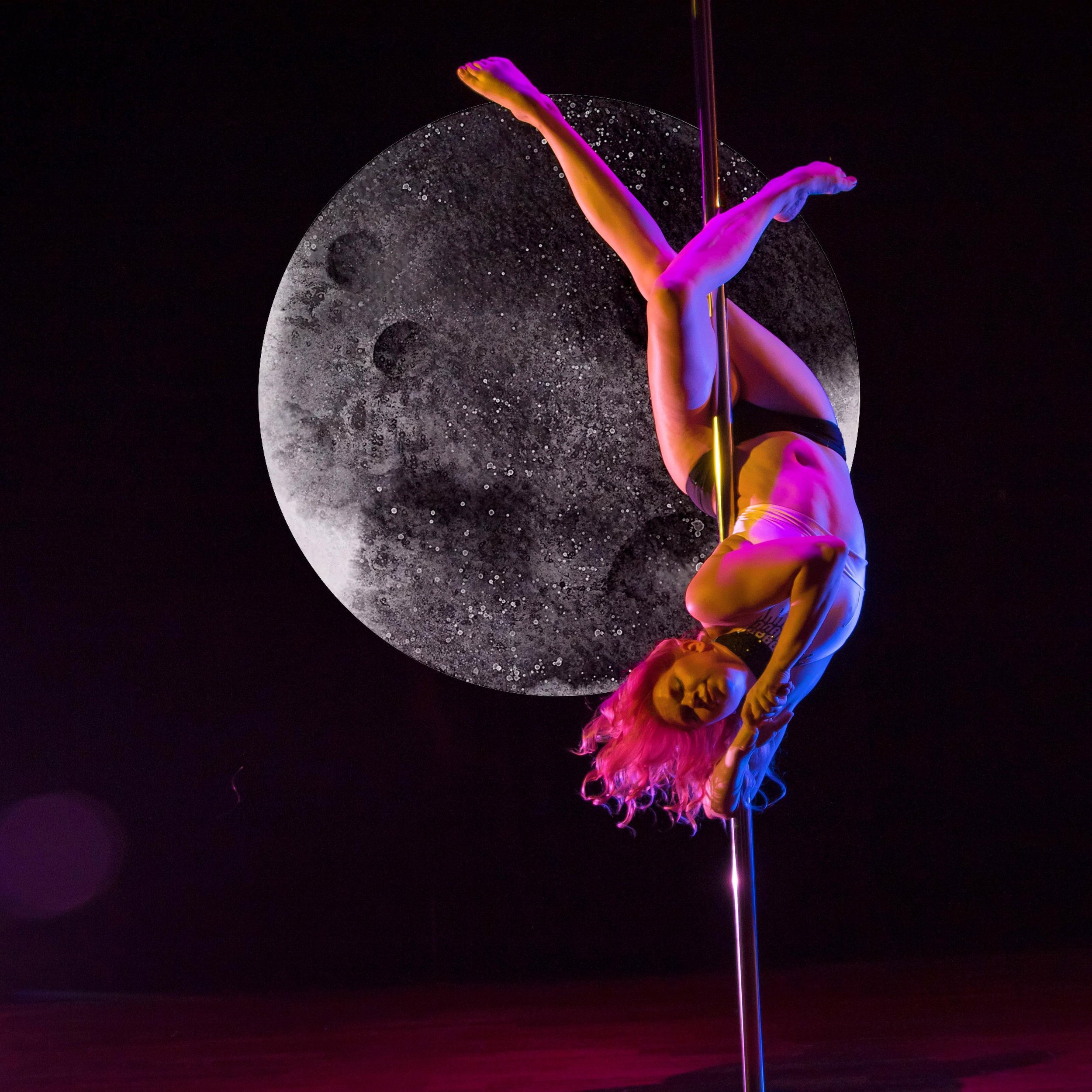 It&rsquo;s #sundaybumday so here&rsquo;s a full moon 😉
