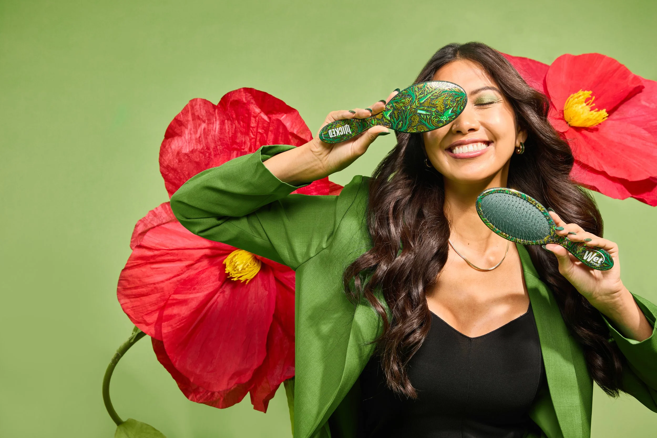 WetBrush_Wicked_Model347 copy_v3.jpg