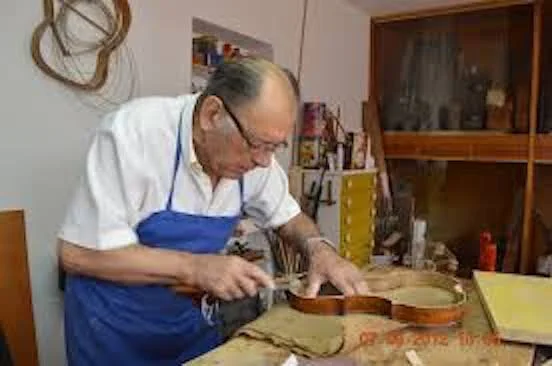 Pedro Maldonado, luthier, Malaga.