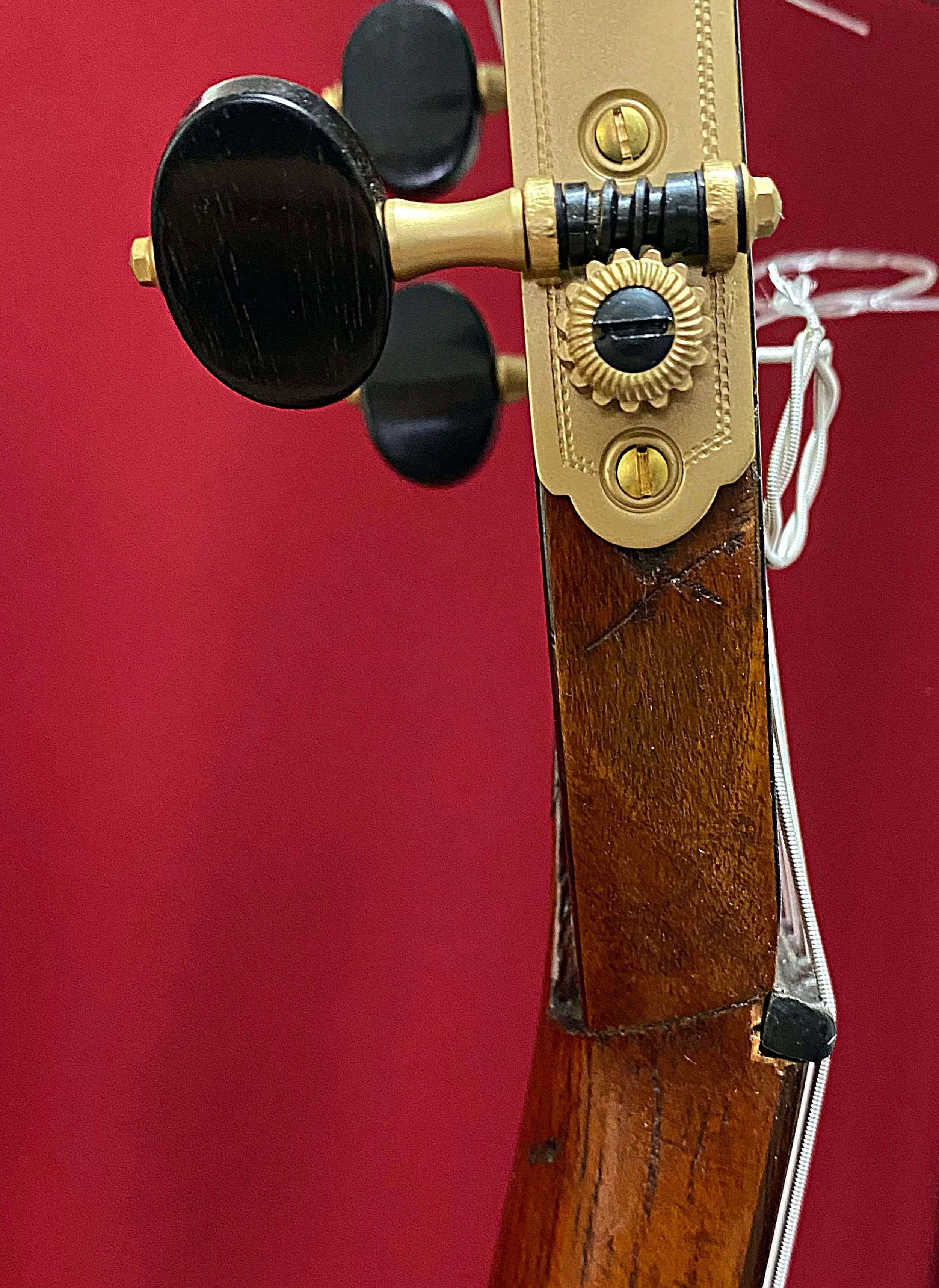 !853 Juan Perfumo Spanish Guitar