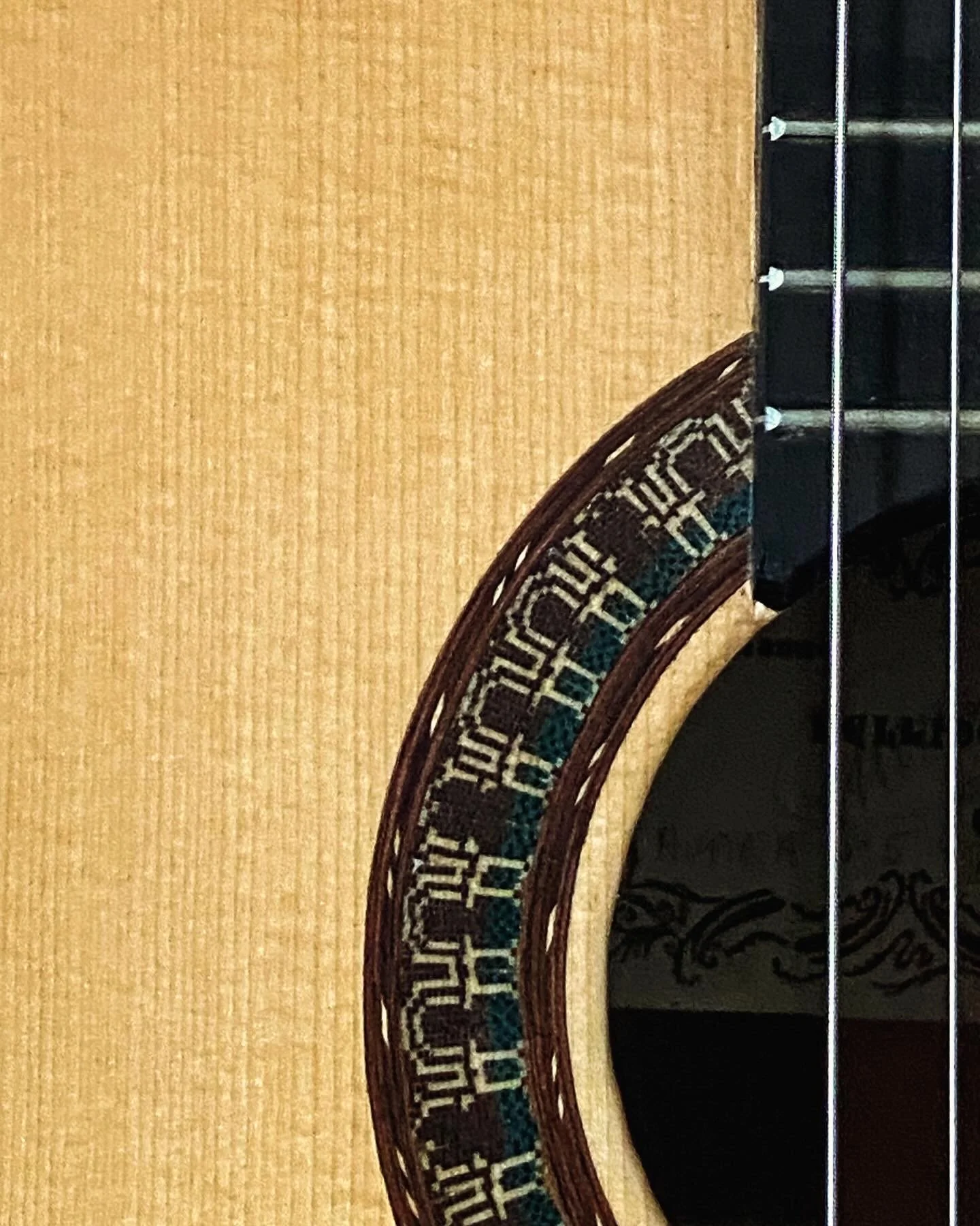 2014 Manuel Belldo classical guitar-rzx.JPG
